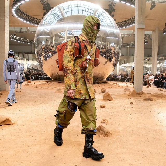 Camouflage look at @off____white by @ibkamara in #paris during #parisfashionweek @parisfashionweek #mywork #runway #photography  #offwhite #ibkamara